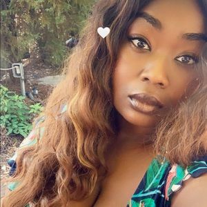 Meet your Posher, Lace